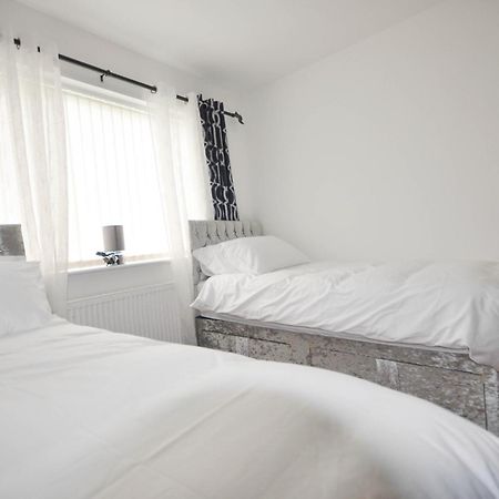 Modern 2 Bed Apartment Luton  Exterior foto