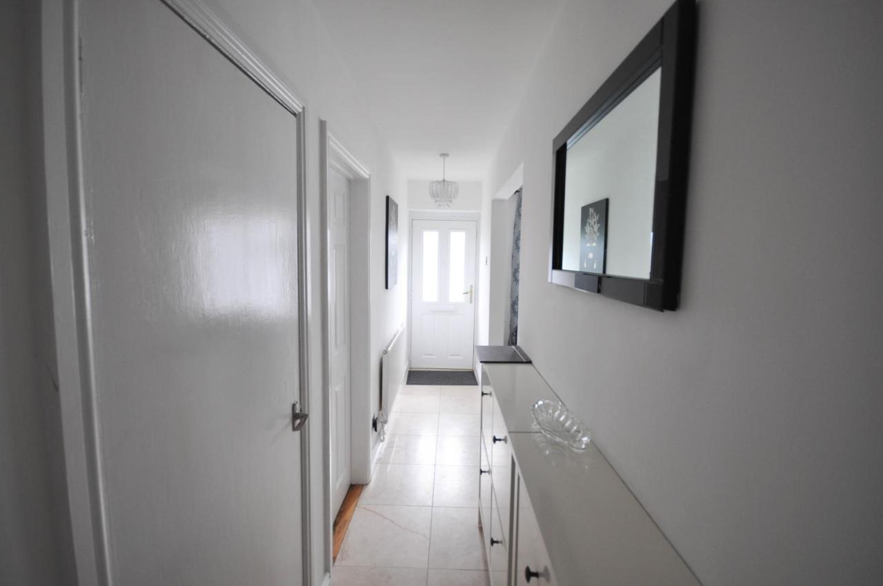 Modern 2 Bed Apartment Luton  Exterior foto