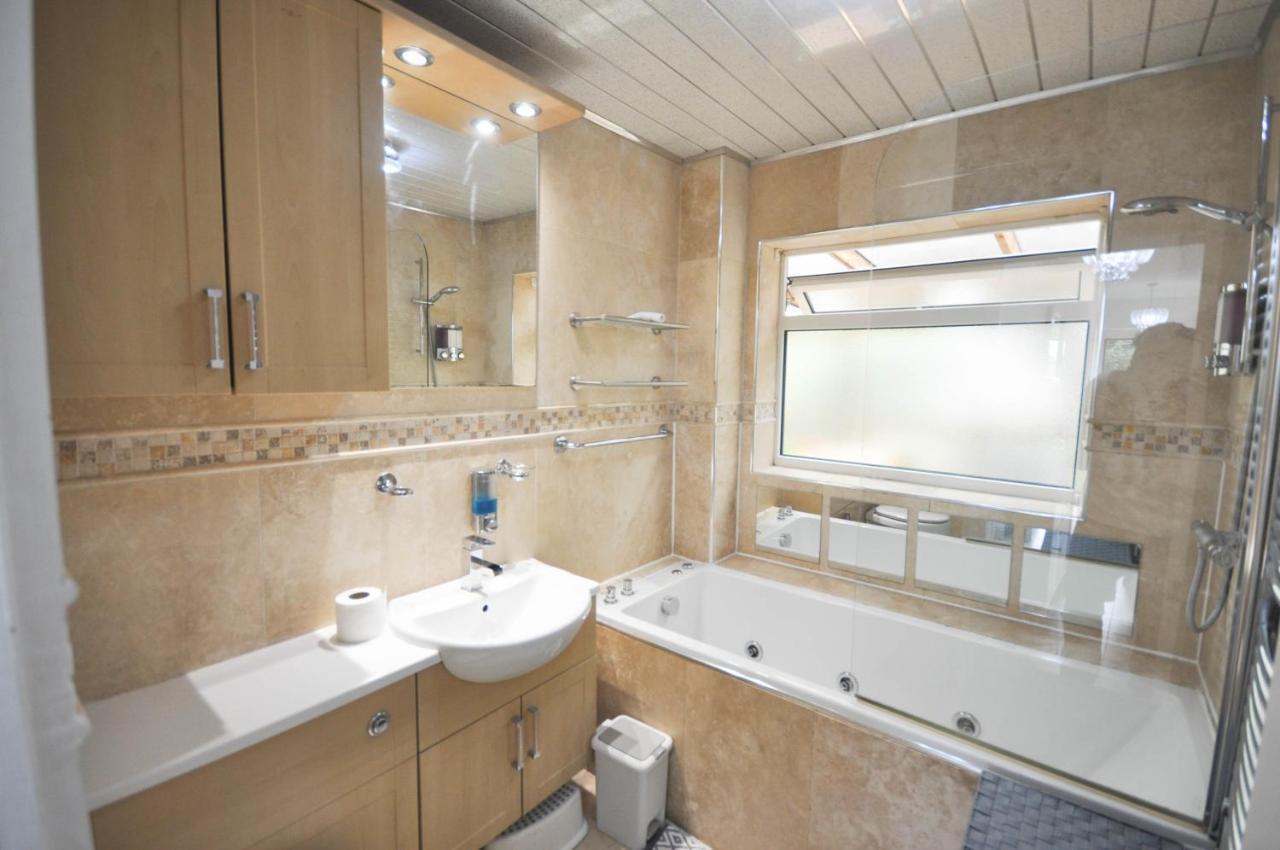 Modern 2 Bed Apartment Luton  Exterior foto