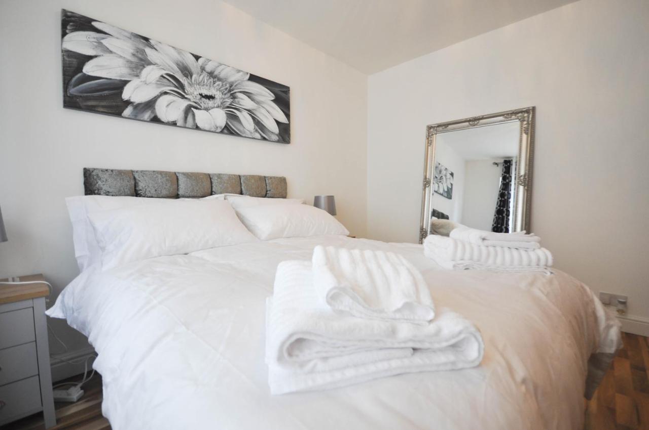 Modern 2 Bed Apartment Luton  Exterior foto