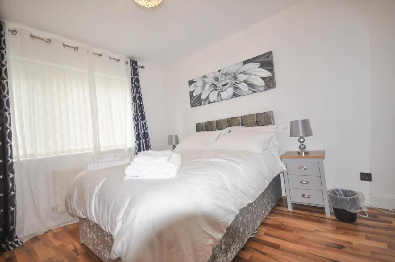 Modern 2 Bed Apartment Luton  Exterior foto